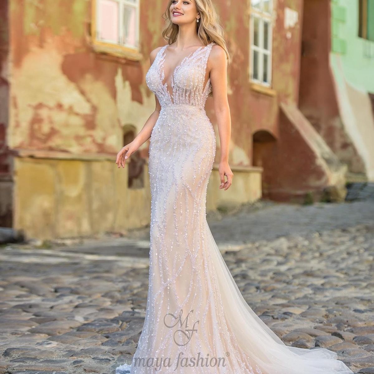 BRAND-ROMÂNESC-MAYA-FASHION-BRANDOTECA-CREATIE-VESTIMENTARA